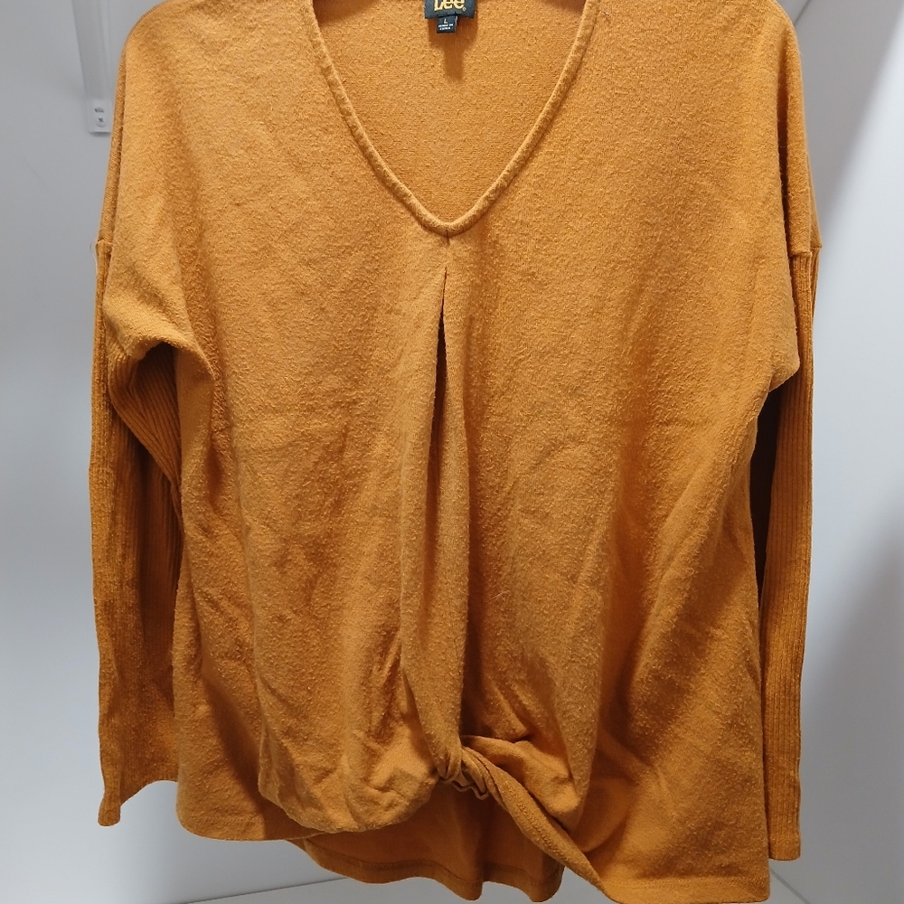 Lee sweater